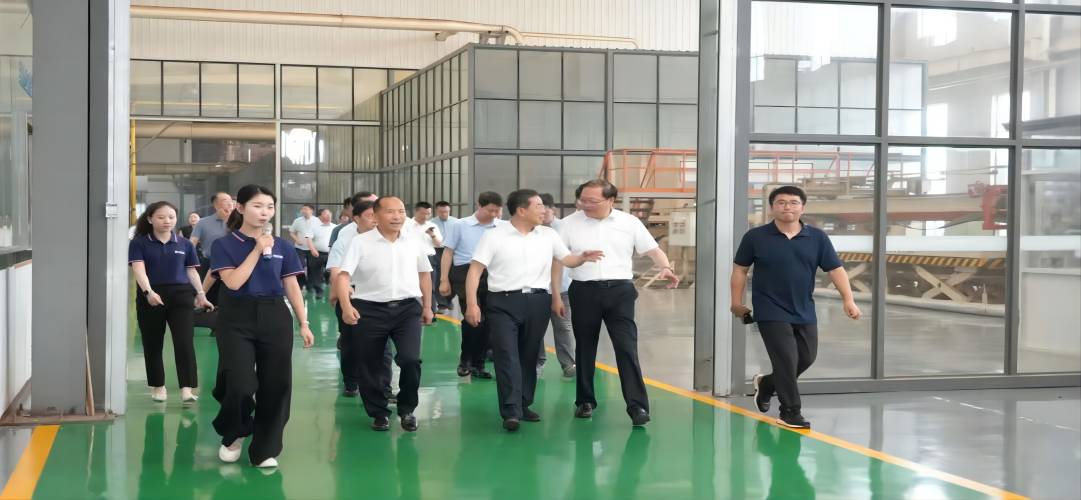 省人大常委會(huì)副主任、黨組書記楊東奇到新港集團(tuán)走訪調(diào)研，點(diǎn)贊新港仿生膠技術(shù)創(chuàng)新