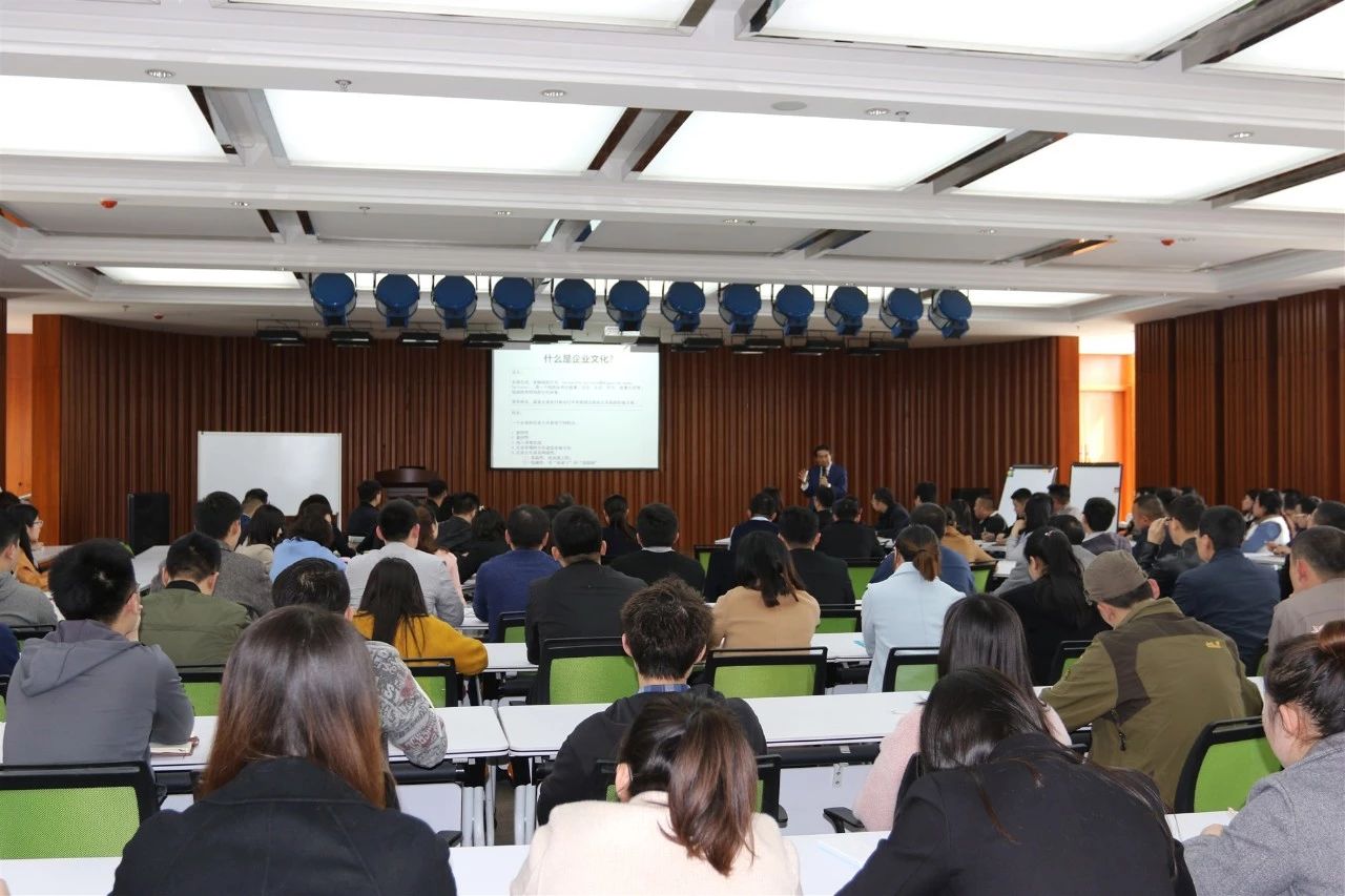 新港商學院：學華為文化引領(lǐng)機制，做新港事業(yè)奮斗者！——原華為高級副總裁楊大躍應(yīng)邀主持培訓(xùn)
